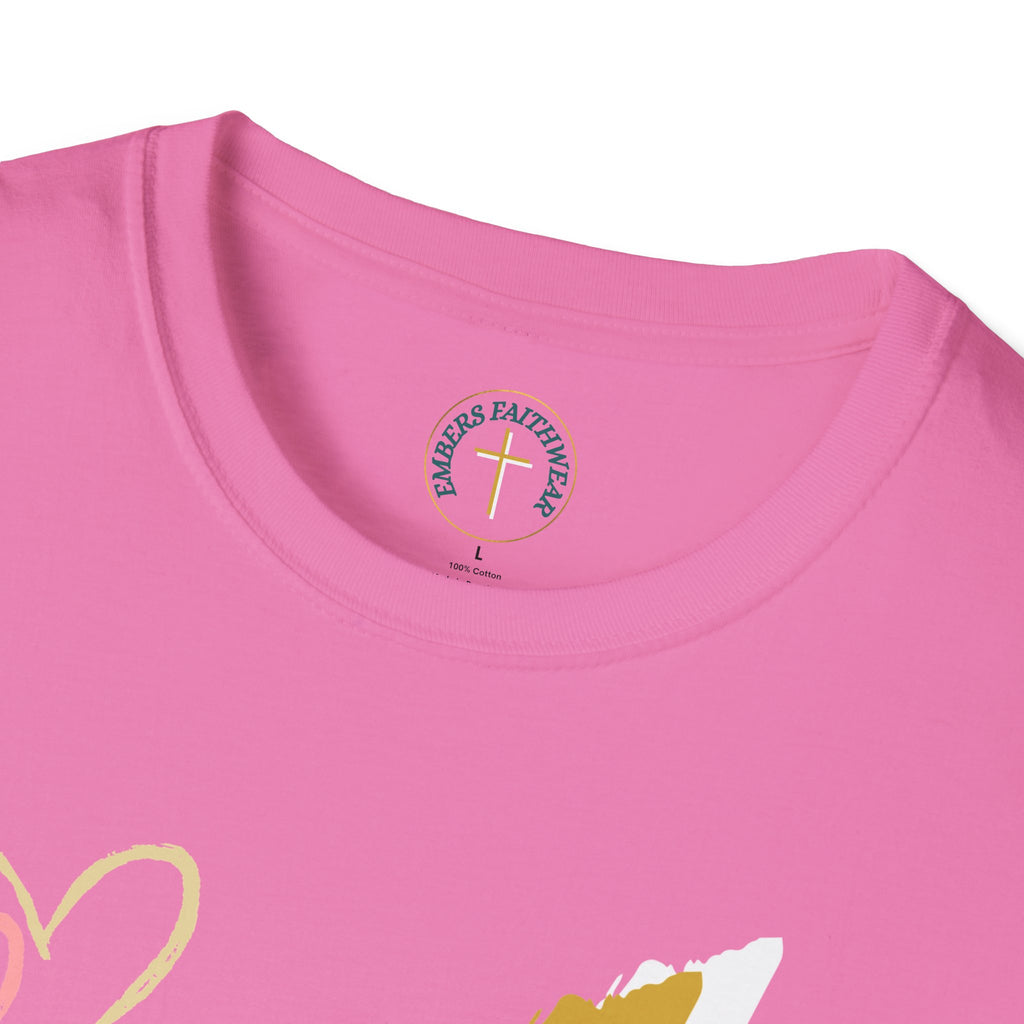 His love never fails. T-Shirt